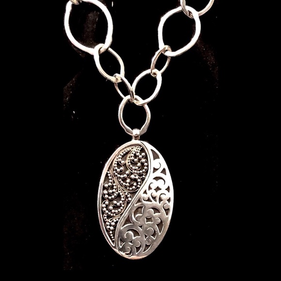 LOIS HILL Yin Yang Cut Out Granulated Oval Pendant Oval Link Toggle Necklace 925 - Picture 13 of 16